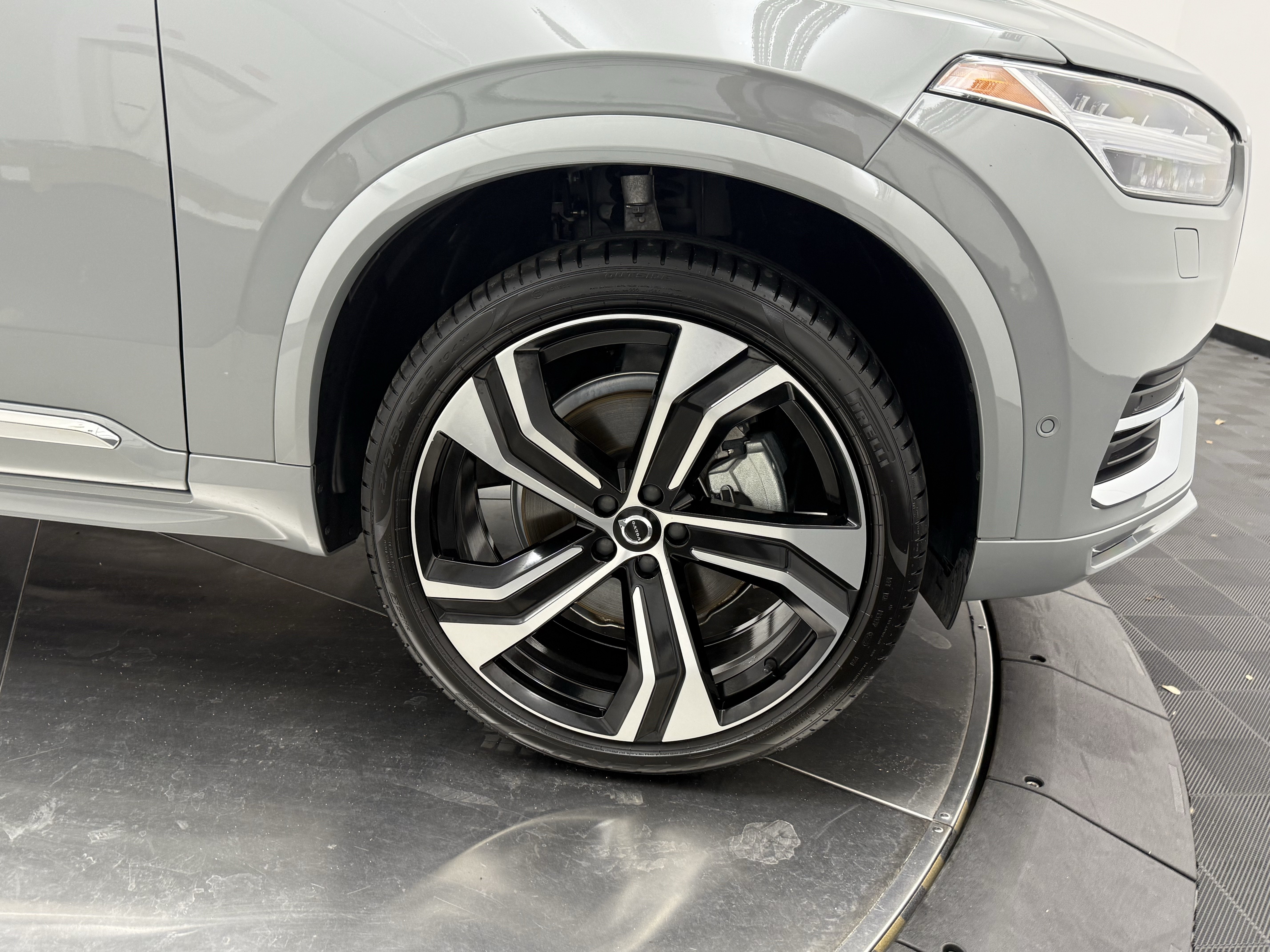 Certified 2024 Volvo XC90 B6 Ultimate w/ Protection Package Premier AWD/4WD image 10