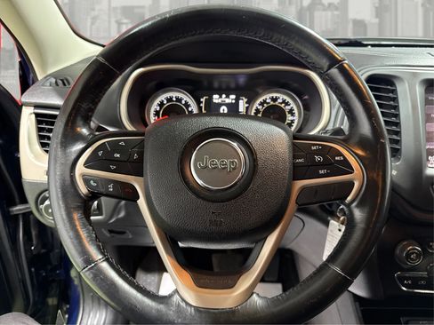 Used 2015 Jeep Cherokee Latitude image 17