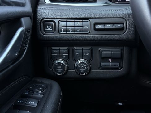 Used 2024 GMC Yukon Denali w/ Denali Reserve Package AWD/4WD image 28