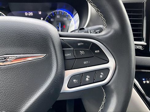 Used 2022 Chrysler Pacifica Touring-L FWD image 20