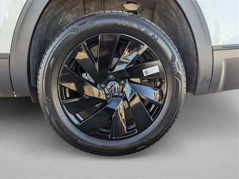 New 2026 Volkswagen Atlas SE FWD image 9