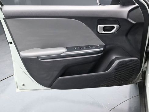 Used 2025 Kia K4 FWD image 18