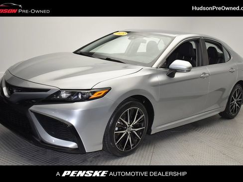 Used 2023 Toyota Camry SE FWD image 1