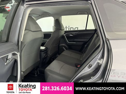 Used 2021 Toyota RAV4 XLE AWD/4WD image 15