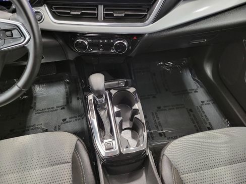 Used 2025 Chevrolet Trax LT w/ LT Convenience Package image 16