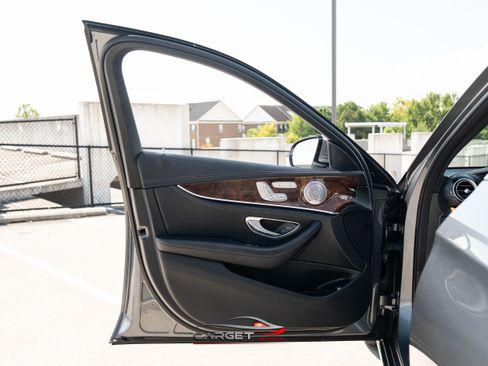 Used 2019 Mercedes-Benz E 300 4MATIC image 43