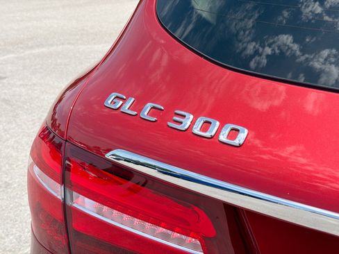 Used 2019 Mercedes-Benz GLC 300 4MATIC image 11