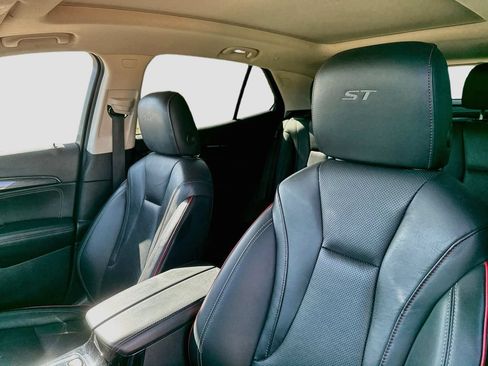 Used 2022 Buick Envision Essence w/ Technology Package I FWD image 13