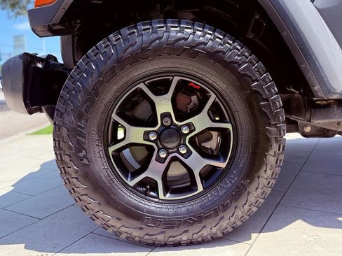 Used 2018 Jeep Wrangler Unlimited Sahara AWD/4WD image 34