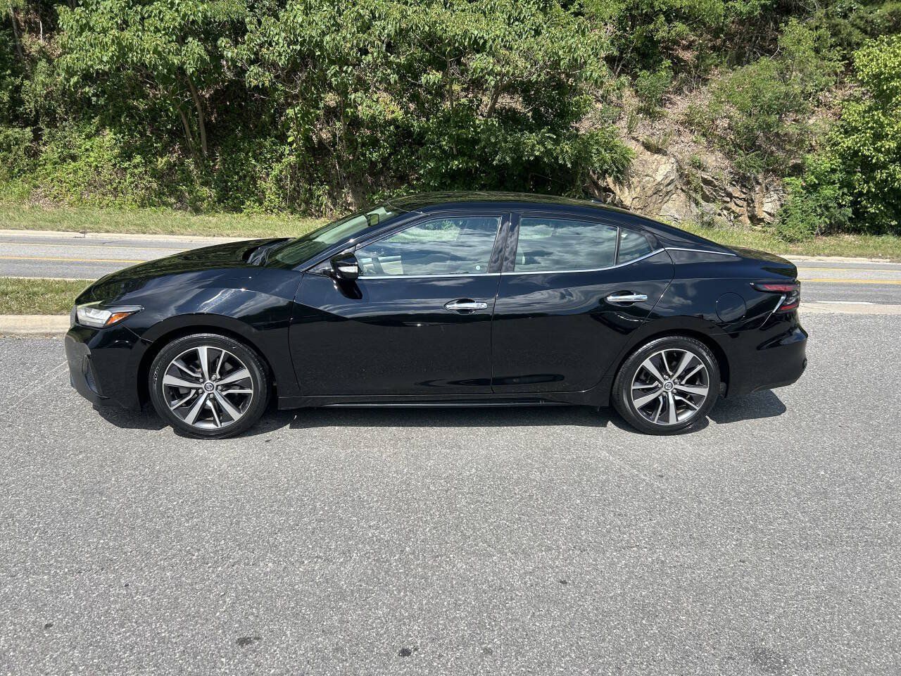 Used 2019 Nissan Maxima 3.5 SV w/ Floor Mat Group FWD image 3