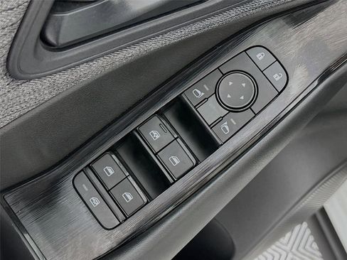 Used 2023 Nissan Rogue S AWD/4WD image 19