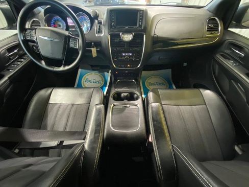 Used 2015 Chrysler Town & Country S image 16