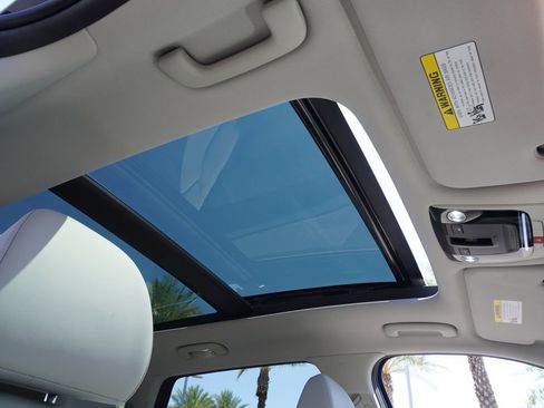 Used 2025 Kia Sorento EX w/ Panoramic Sunroof Package FWD image 14
