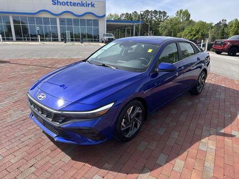 Used 2024 Hyundai Elantra SEL w/ Convenience Package FWD image 32