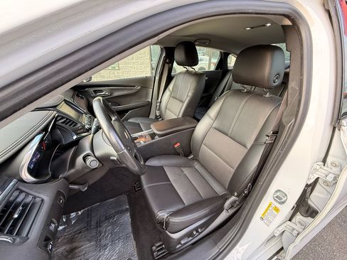 Used 2017 Chevrolet Impala LT image 9