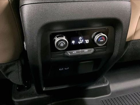 Used 2025 Buick Enclave Preferred w/ Power Package image 29