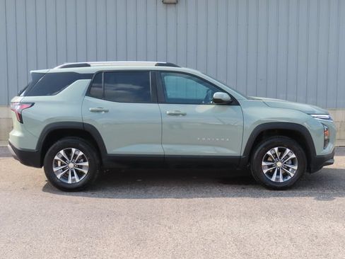 Used 2025 Chevrolet Equinox LT w/ Convenience Package II AWD/4WD image 2