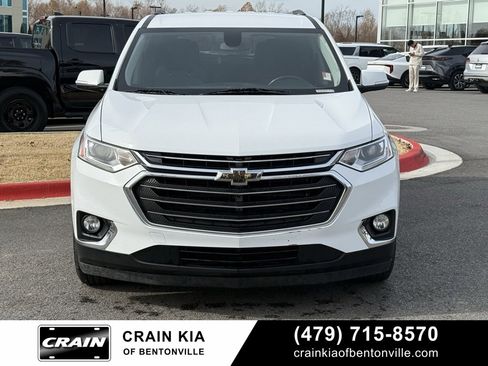 Used 2018 Chevrolet Traverse LT image 2