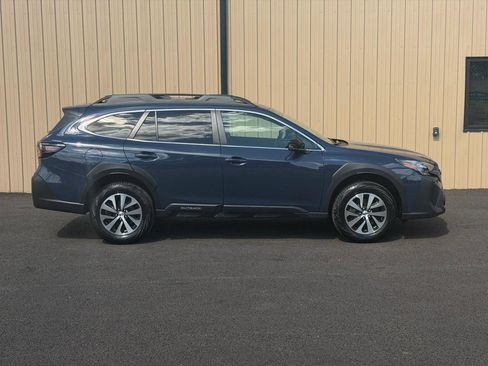 Used 2024 Subaru Outback Premium AWD/4WD image 3