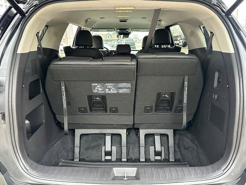 Used 2025 Kia Carnival EX image 13