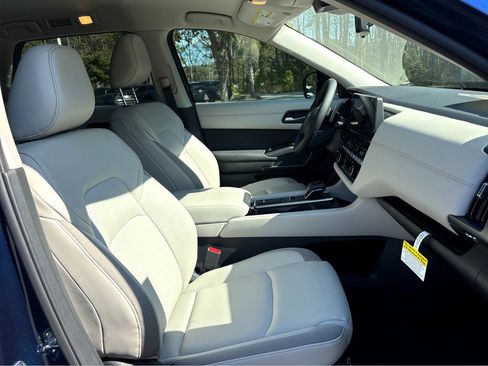 New 2026 Nissan Pathfinder SL image 12