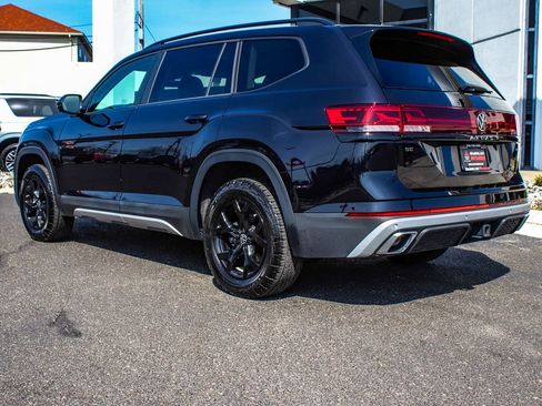 Used 2024 Volkswagen Atlas Peak Edition SE AWD/4WD image 4