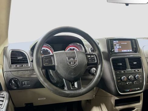 Used 2018 Dodge Grand Caravan SE FWD image 16