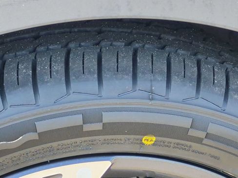 Used 2025 Hyundai Elantra SEL FWD image 18
