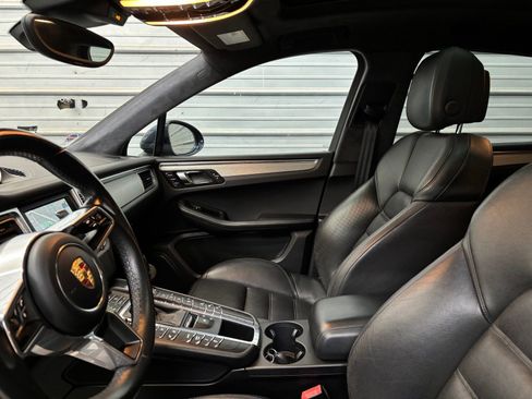 Used 2015 Porsche Macan Turbo AWD/4WD image 23