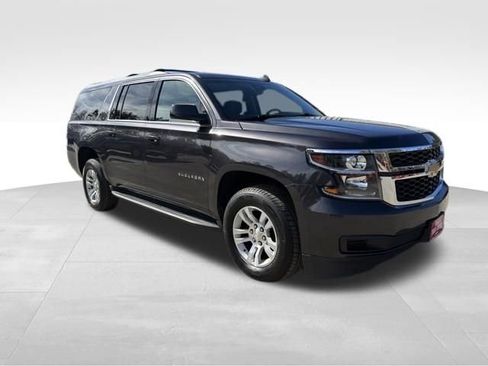 Used 2017 Chevrolet Suburban LT image 1