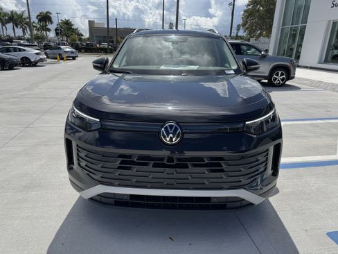 New 2025 Volkswagen Tiguan SE image 6