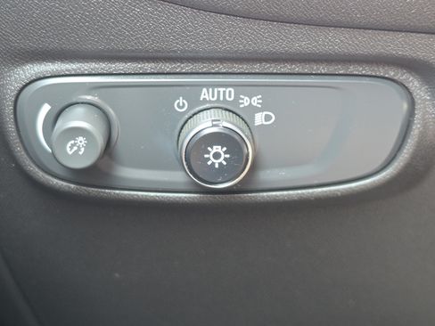 Used 2021 Chevrolet Equinox LT FWD image 13