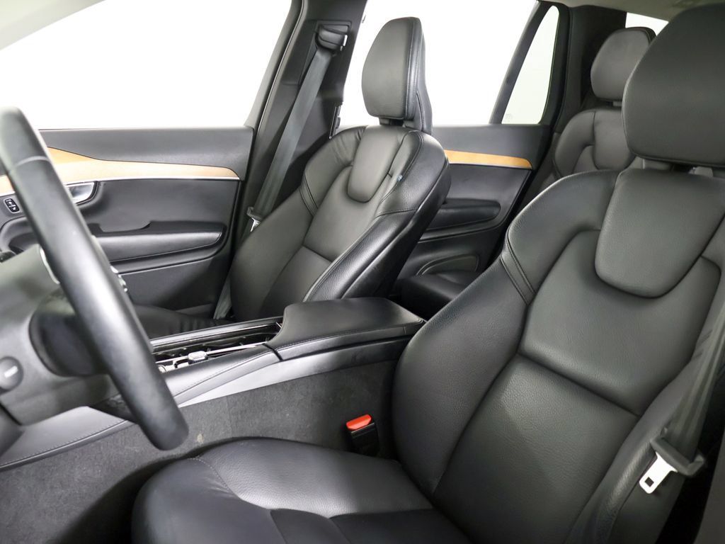 Used 2024 Volvo XC90 B6 Plus w/ Protection Package Premier AWD/4WD image 32