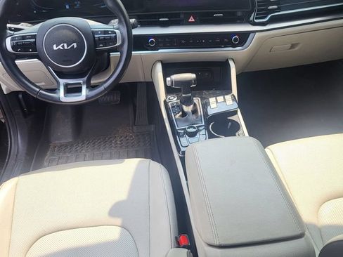 Used 2025 Kia Sportage EX w/ Premium Package FWD image 10