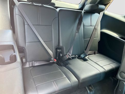 Used 2022 Chevrolet Traverse RS image 28