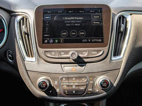 Used 2019 Chevrolet Malibu LT FWD image 14