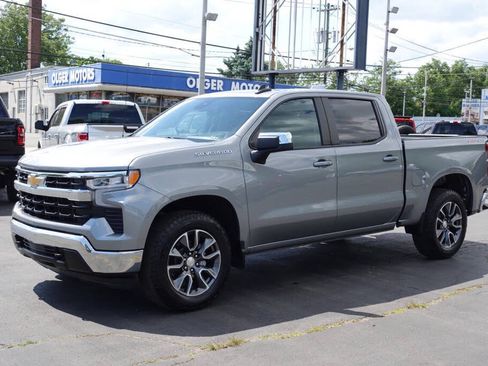 Used 2023 Chevrolet Silverado 1500 LT AWD/4WD image 2