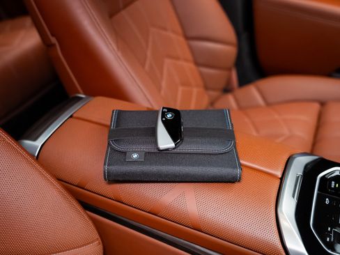 Used 2023 BMW i7 xDrive60 image 79