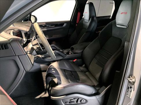 Used 2025 Porsche Cayenne GTS image 8