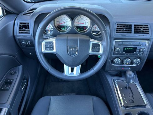 Used 2013 Dodge Challenger SXT image 15