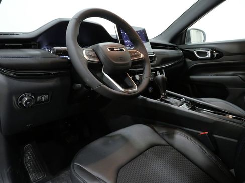 New 2026 Jeep Compass Latitude image 11