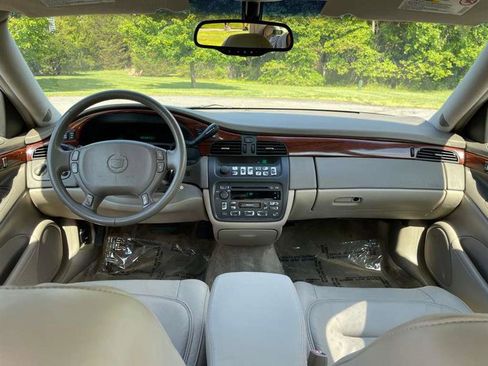 Used 2003 Cadillac De Ville w/ Comfort & Convenience Package FWD image 67