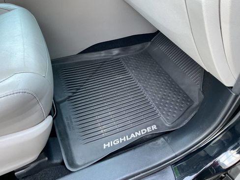 Used 2016 Toyota Highlander XLE image 51