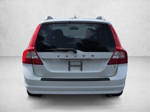 Used 2010 Volvo V70 R-Design FWD image 7