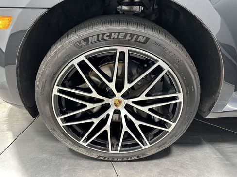 Certified 2026 Porsche Macan AWD/4WD image 11