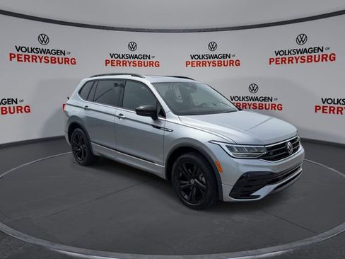 Certified 2023 Volkswagen Tiguan SE R-Line FWD image 2