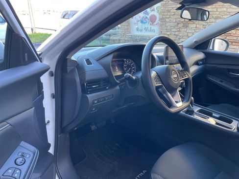Used 2025 Nissan Sentra SV image 32
