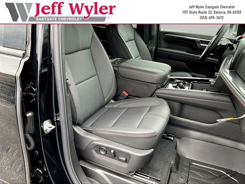 New 2026 Chevrolet Suburban RST w/ RST Capability Package AWD/4WD image 19