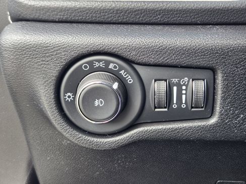 New 2026 Chrysler Pacifica Select AWD/4WD image 20