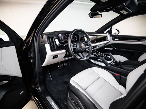 Used 2026 Porsche Cayenne S AWD/4WD image 4
